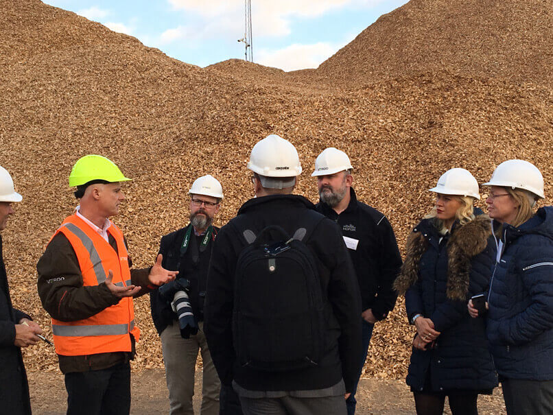 bioenergy-manager-benny-corneliusen-forklarer-om-traeflisen-til-randers-kraftvarmevaerk.jpg